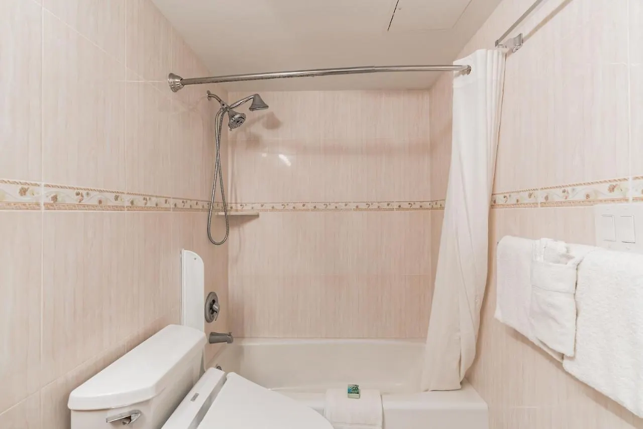 Apartment 23Rd Floor Waikiki Banyan Condo - Only One Block From Beach! Honolulu