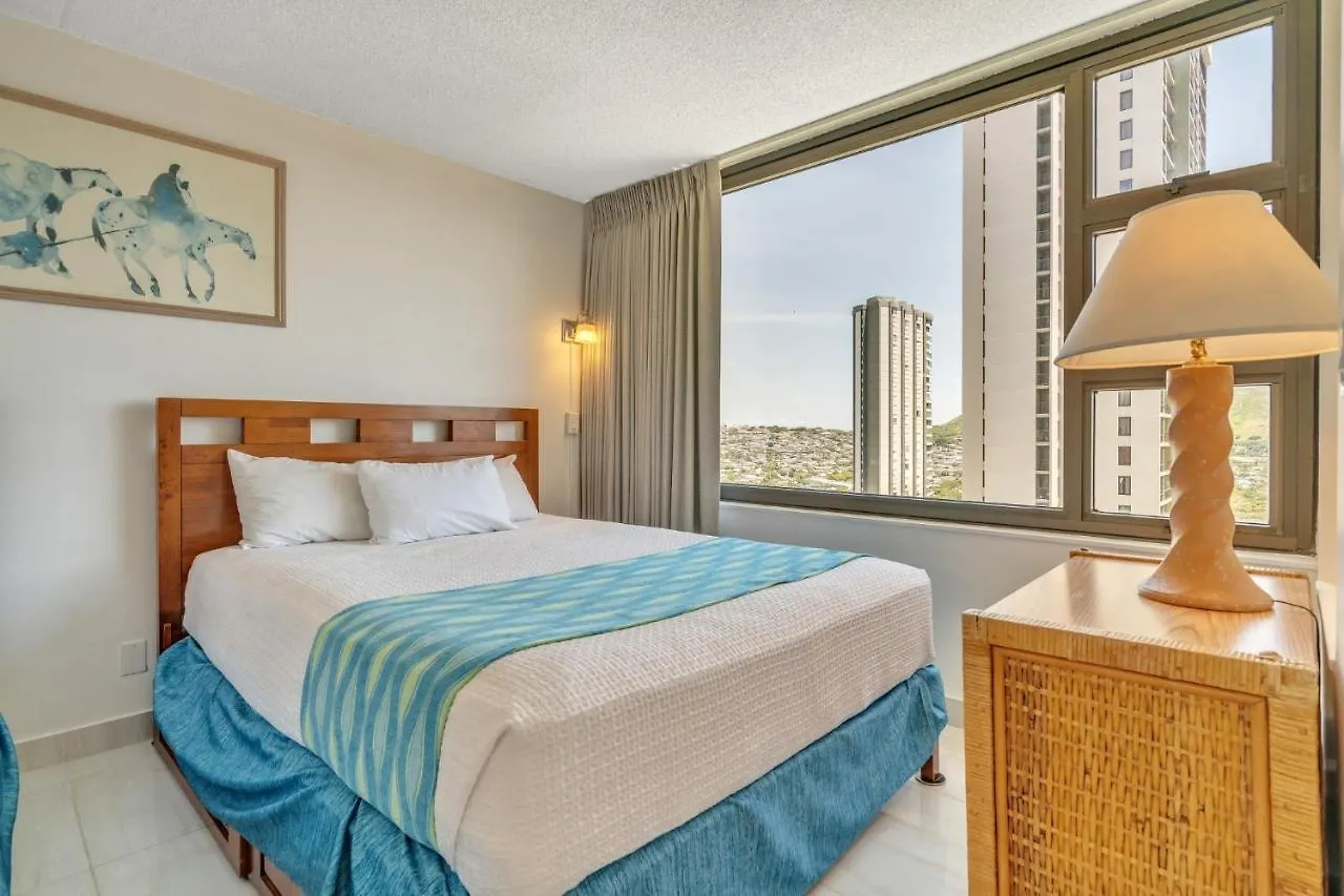 23Rd Floor Waikiki Banyan Condo - Only One Block From Beach! Honolulu
