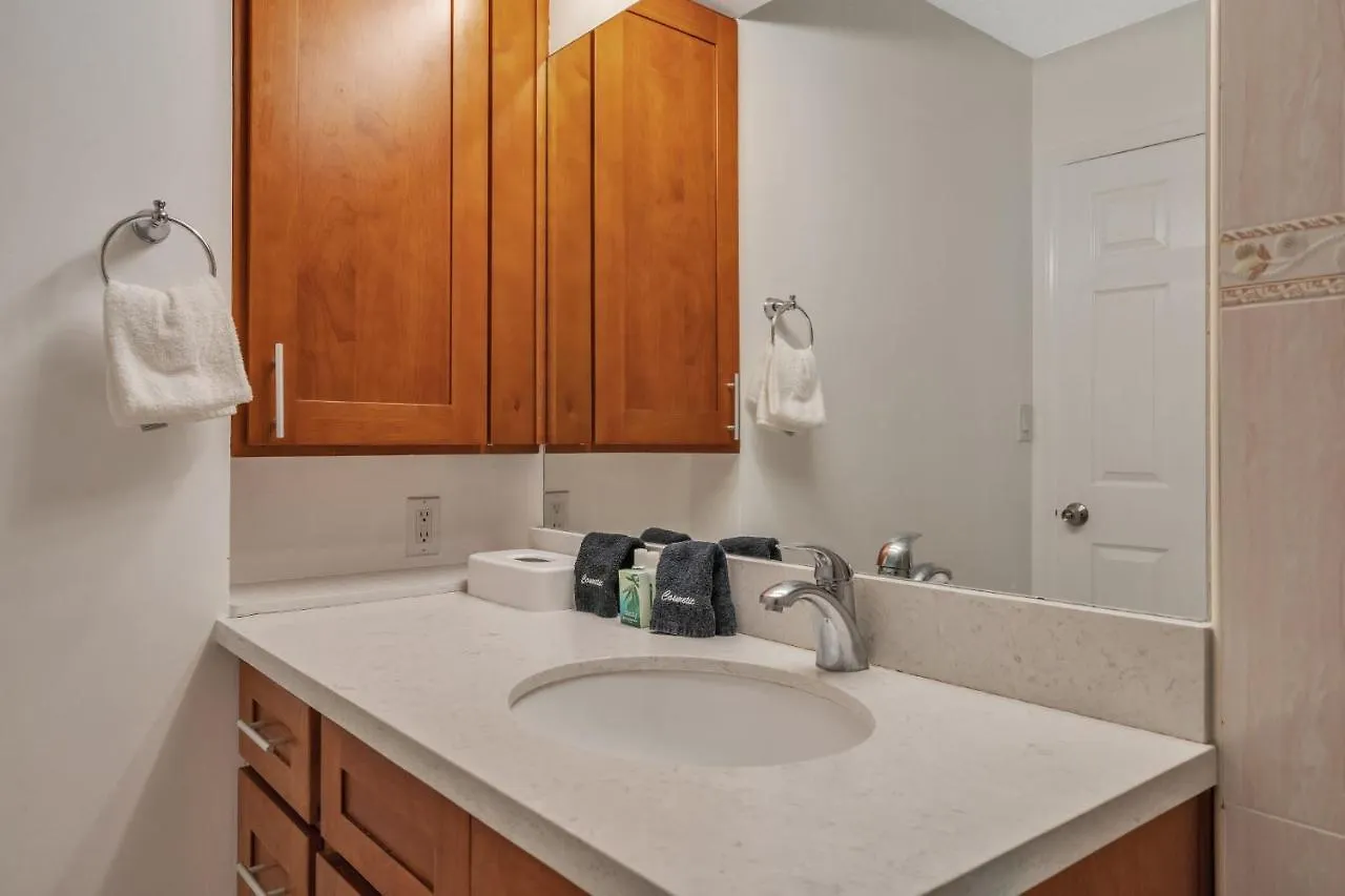 Apartment 23Rd Floor Waikiki Banyan Condo - Only One Block From Beach! Honolulu