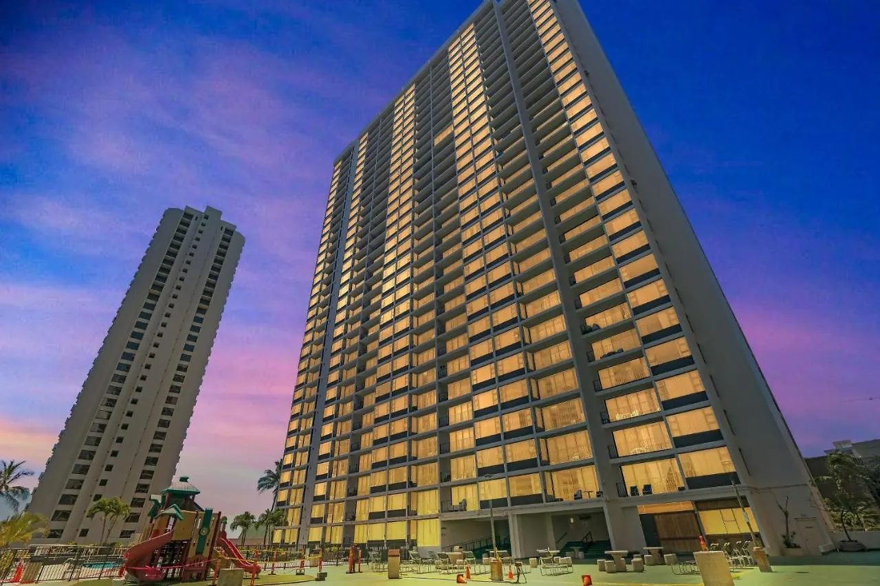 23Rd Floor Waikiki Banyan Condo - Only One Block From Beach! Honolulu Apartment