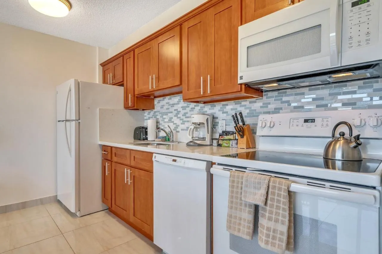 23Rd Floor Waikiki Banyan Condo - Only One Block From Beach! Honolulu Apartment