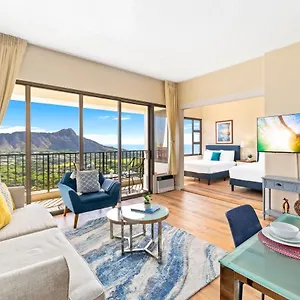 Upscale Penthouse With Ocean Views & Free Parking! Honolulu
