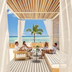 4* Semesteranläggning (resort) Outrigger Reef Waikiki